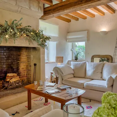 3 Bedroom Gorgeous In Semesterbostad Fontaine-Henry